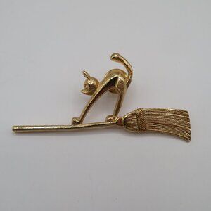 Avon Cat on Broom Stick Gold Tone Lapel Pin